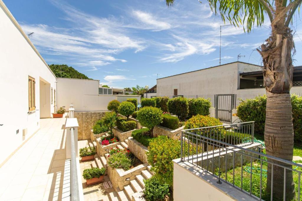 Blue Area Apartments - Fromhometosalento Torre dell'Orso Exterior foto