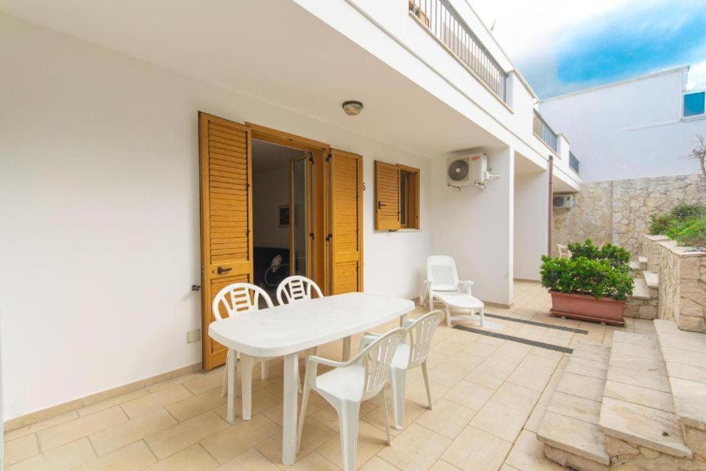 Blue Area Apartments - Fromhometosalento Torre dell'Orso Exterior foto